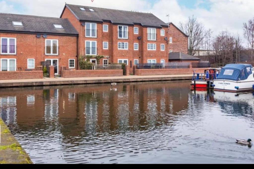 Waterside Mufc & Trafford Centre Townhouse 4 Bedroom Free Parking Manchester Ngoại thất bức ảnh