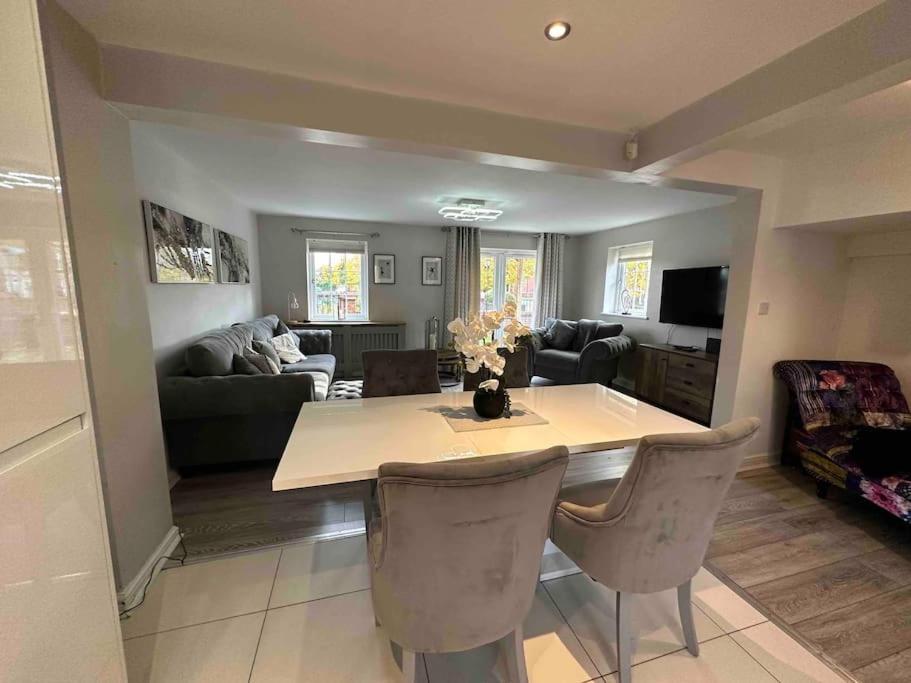 Waterside Mufc & Trafford Centre Townhouse 4 Bedroom Free Parking Manchester Ngoại thất bức ảnh
